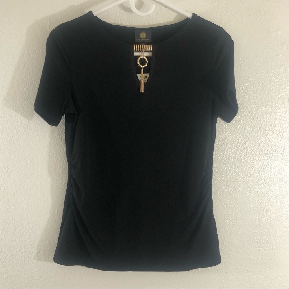 JM Collection Ruched side hard ring neck black top
